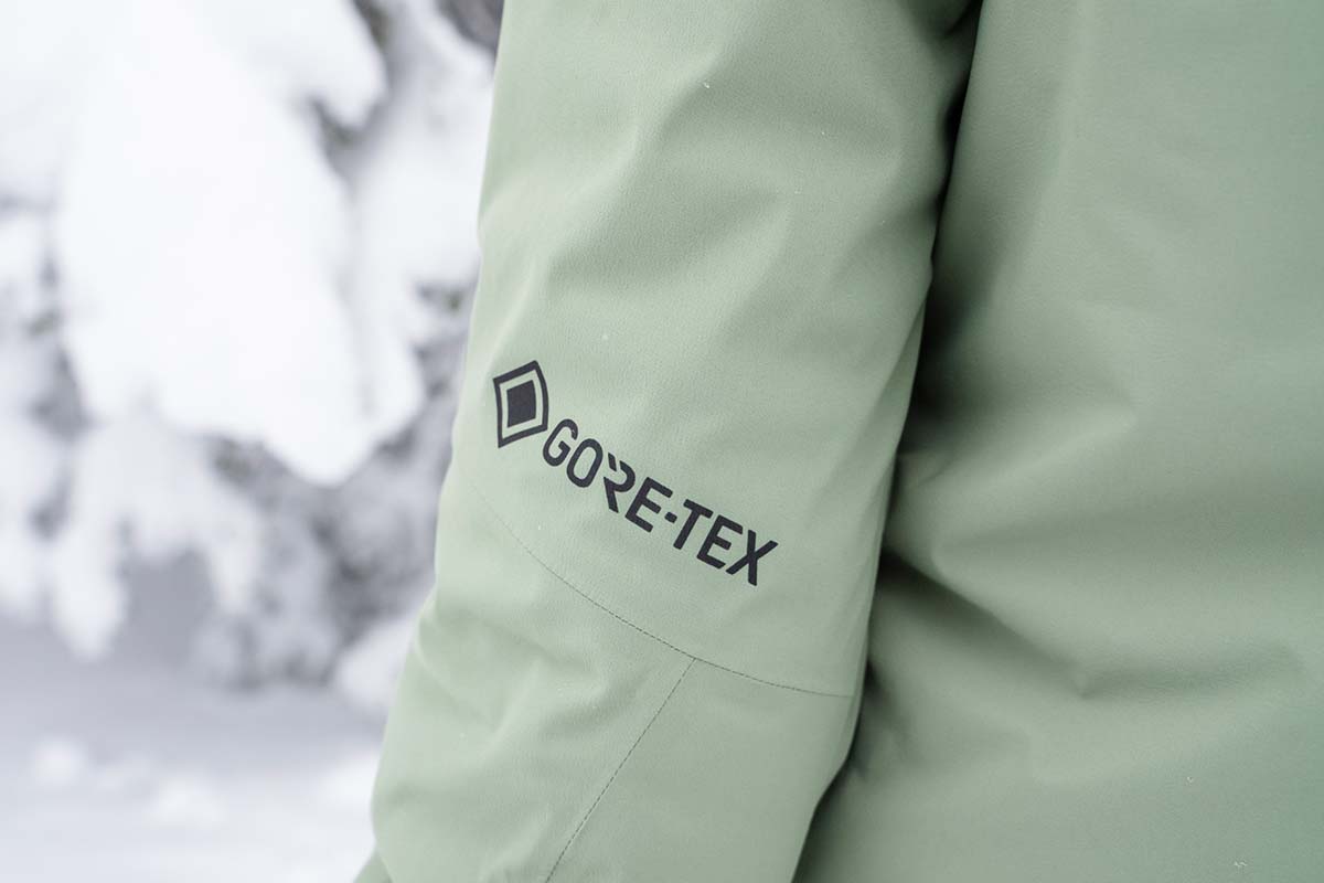 Burton ak Embark women's snowboarding jacket (Gore-Tex logo)
