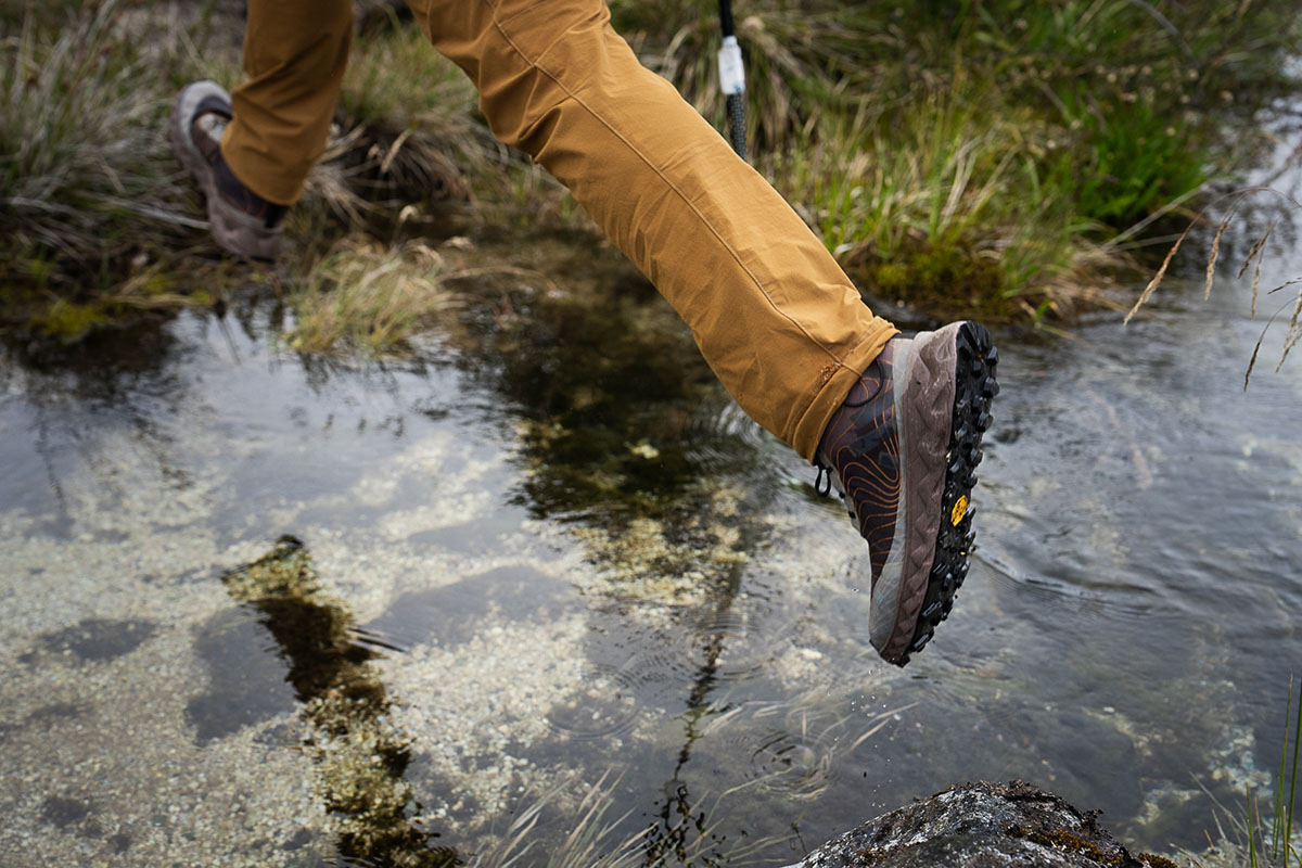 Nnormal Tomir Waterproof hiking boots (jumping across stream)