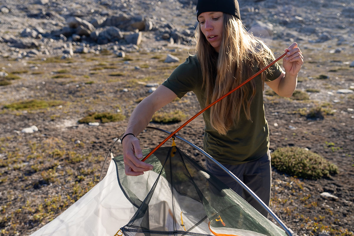 Nemo Mayfly Osmo 2P backpacking tent (inserting center ridge pole)