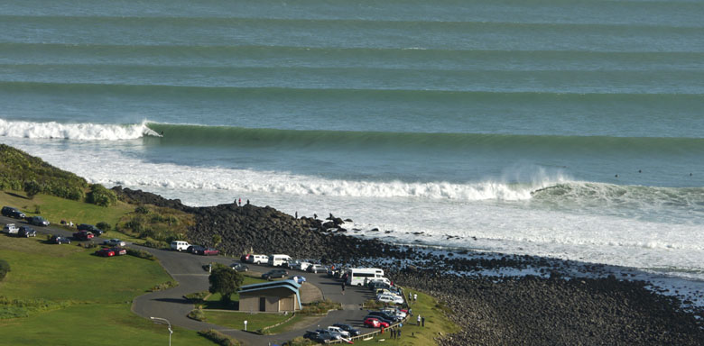 Manu Bay Surfing