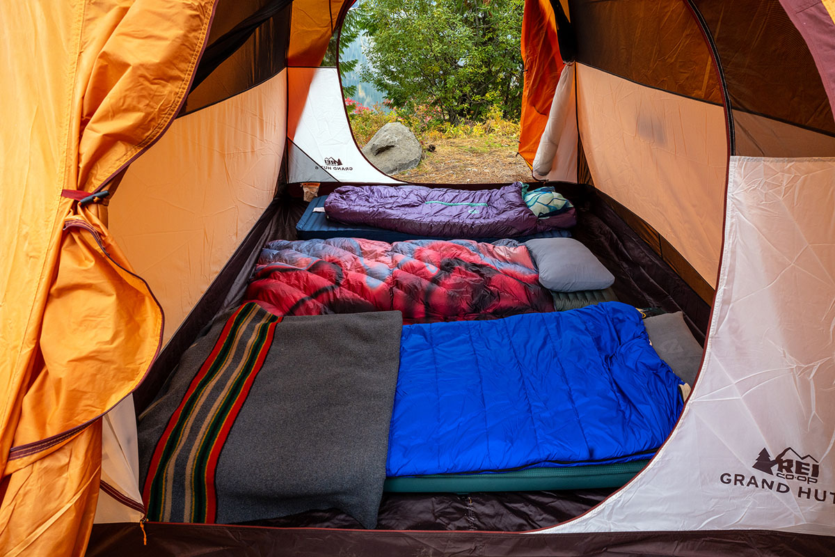 Sierra Designs Night Cap Sleeping Bag 20F review: a super cozy