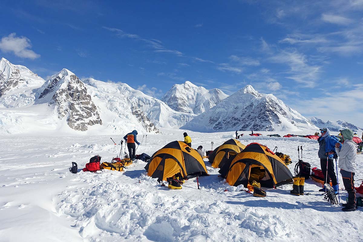 https://www.switchbacktravel.com/sites/default/files/image_fields/Best%20Of%20Gear%20Articles/Climbing/4-Season%20Tents/The%20North%20Face%20VE%2025%20at%20Denali%20Basecamp.jpg