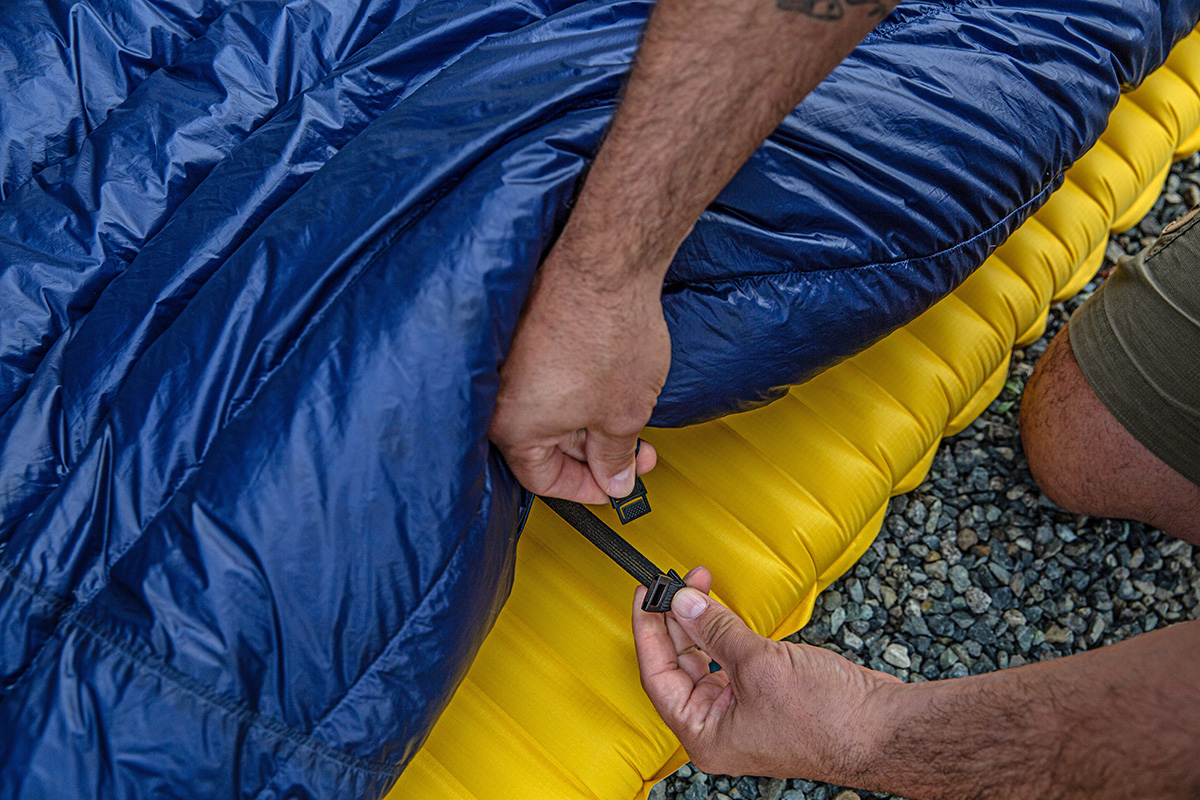 Sleeping quilt (attaching Enlightened Equipment Enigma to sleeping pad)