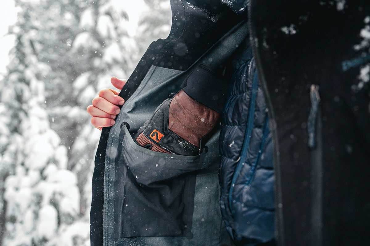 Men's ski jacket (gloves in interior pocket)