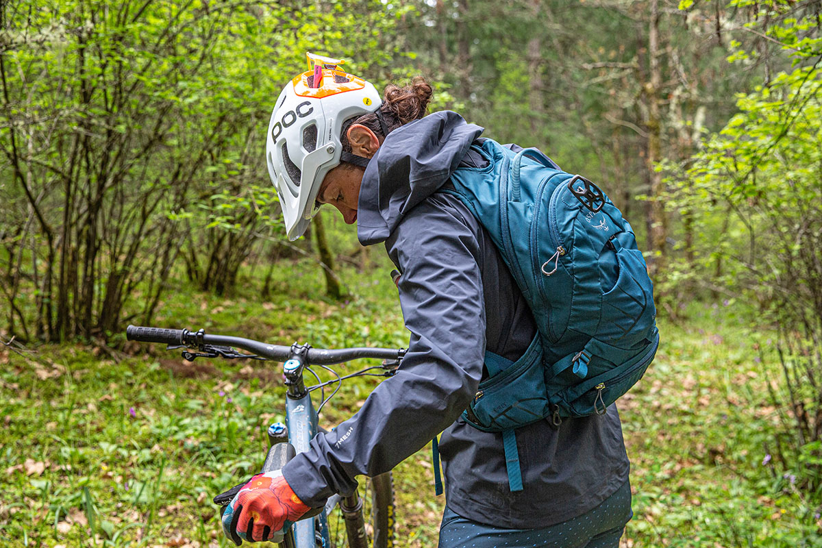 Mountain bike backpack (wearing the Osprey Raven 10)