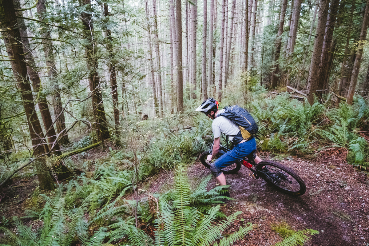 Mountain bike packs (turning a corner in the Dakine Seeker 18L)