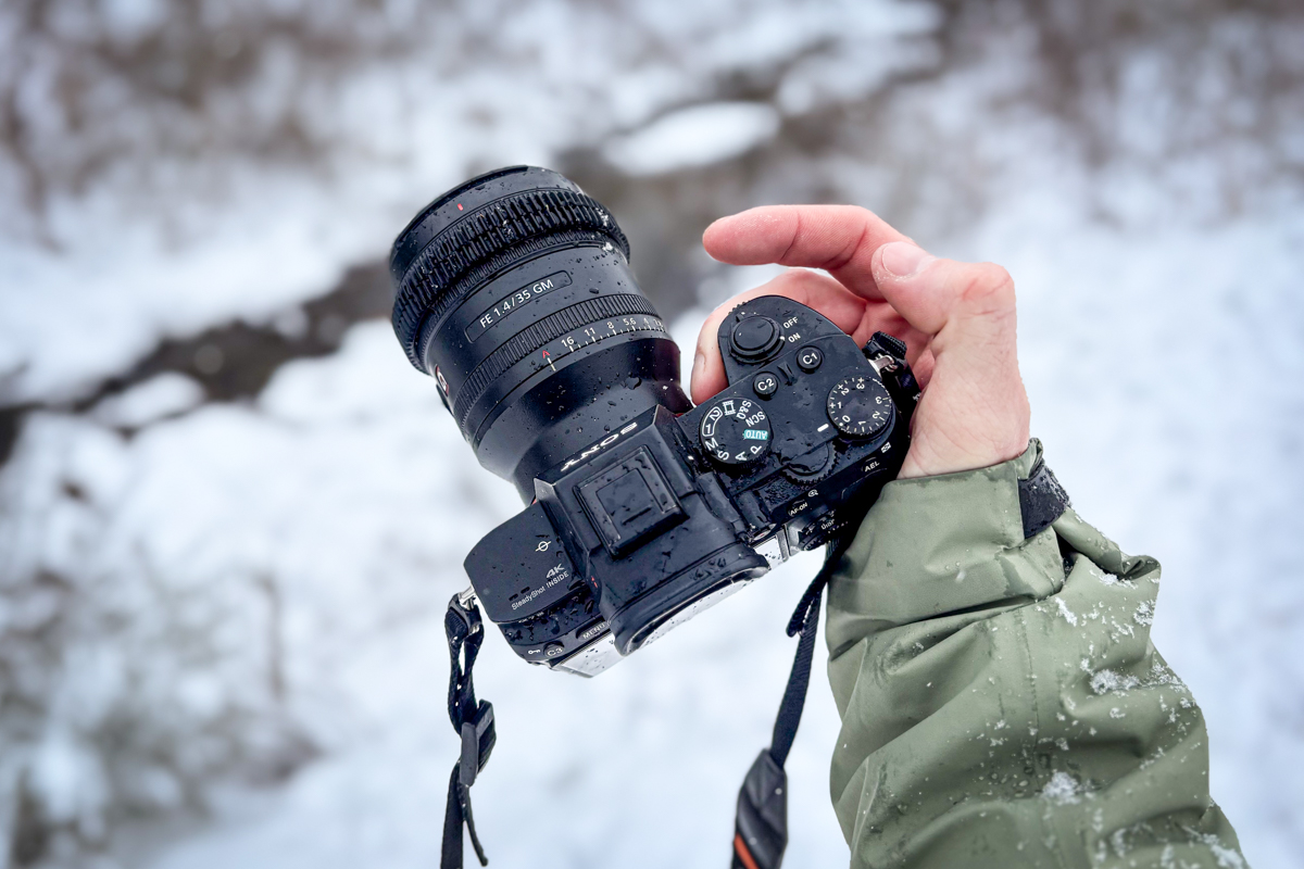 Cameras for Hiking and Backpacking (Shooting photos in the snow)