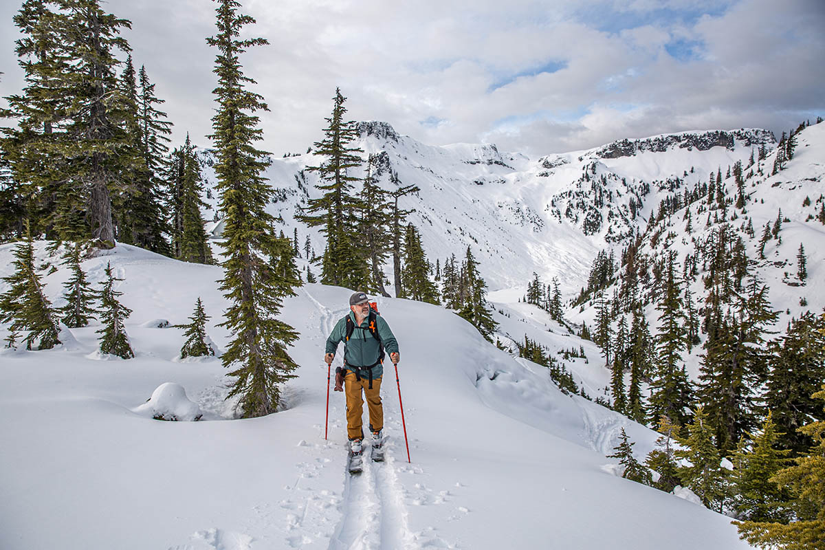 Backcountry ski bindings (skinning in mountains)