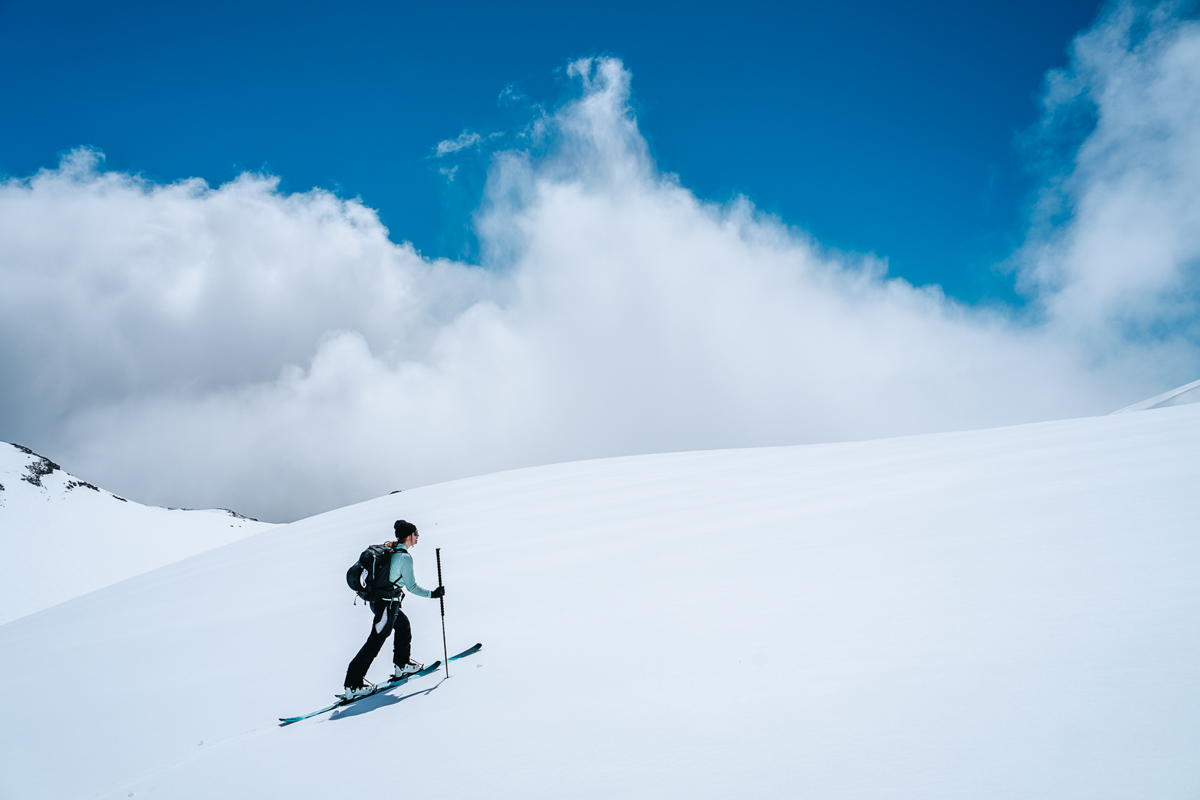 Baselayers (skinning in the Outdoor Research Echo Hoodie)