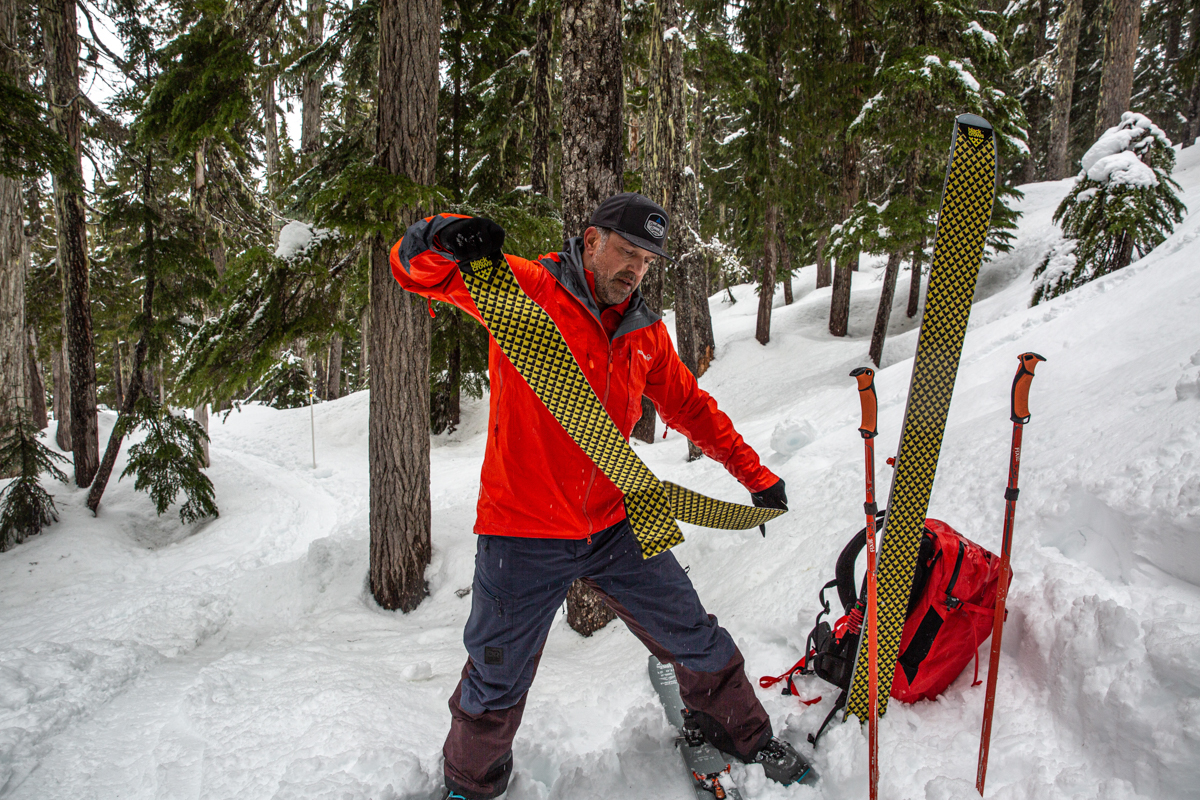 Climbing skins (pulling apart skins)