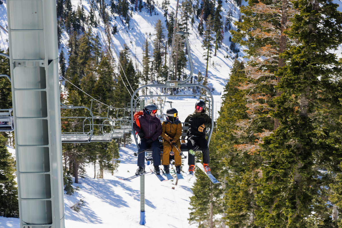 Men's ski bibs (riding on lift)