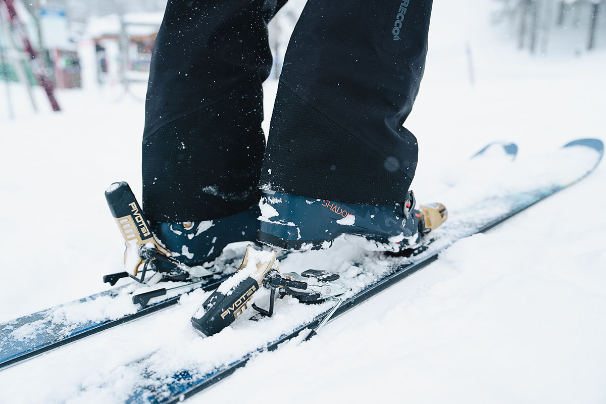 Ski bindings (closeup of Look Pivot from back)