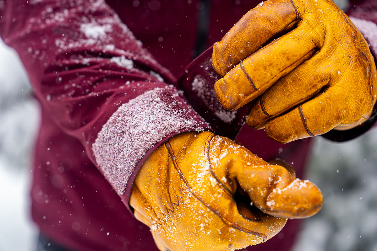 Ski gloves (under cuff)