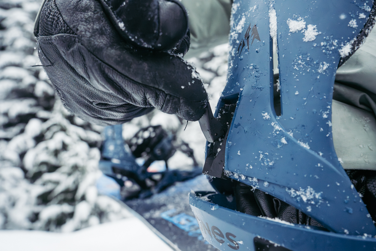 Snowboard bindings (adjusting forward lean)