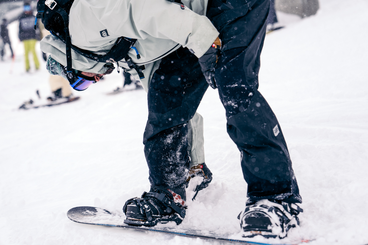 Snowboard bindings (getting into bindings)