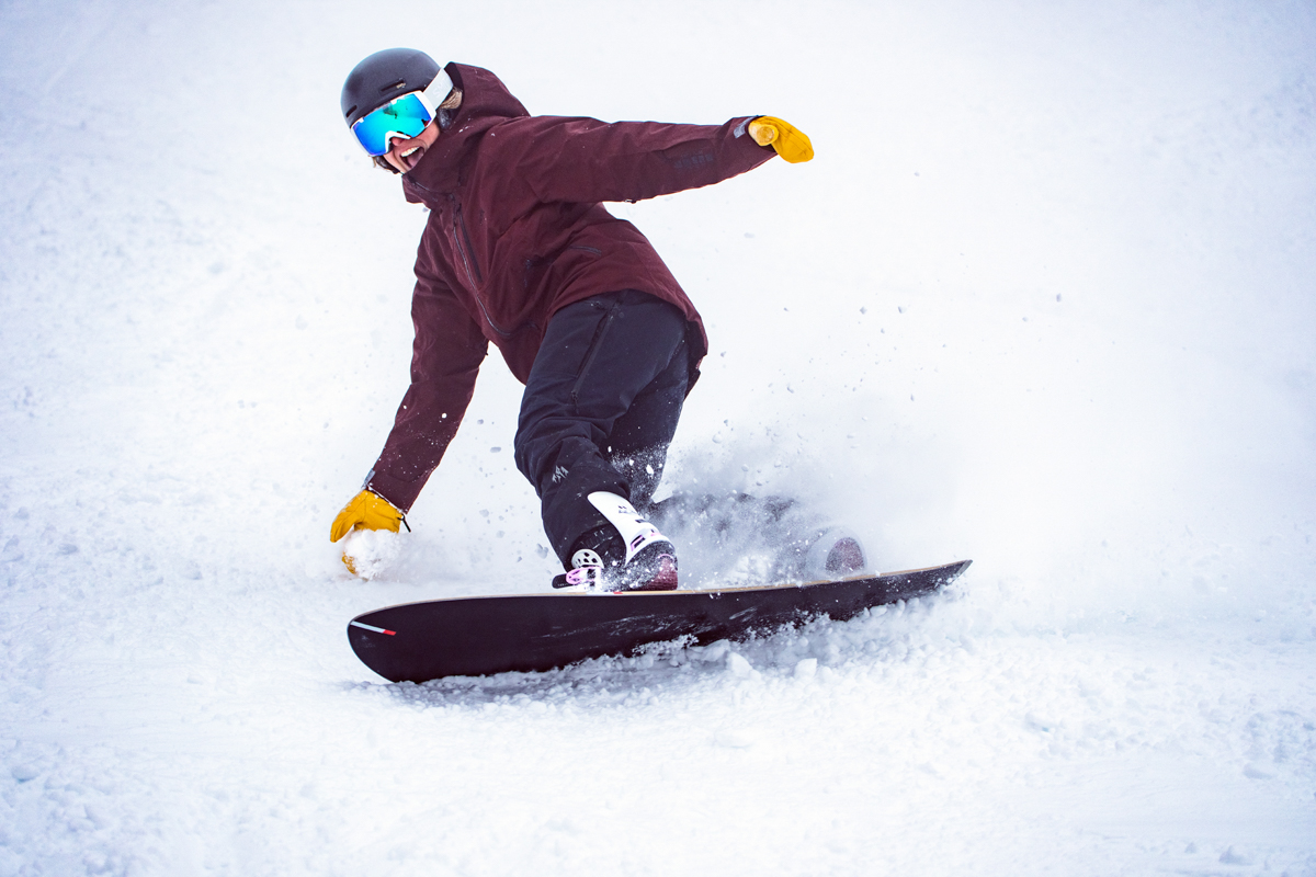 Snowboard mittens (scooping snow while riding)