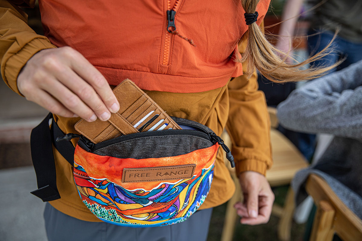 My Favorite Convertible Fanny Pack For Active Days - Fashionipa