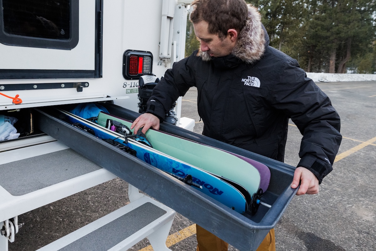 Loading skis in the McMurdo2