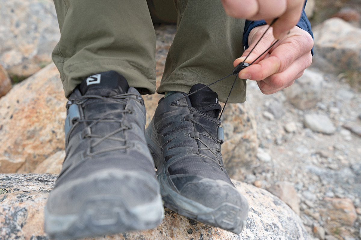 Women's hiking shoes (tying Quicklaces on Salomon X Ultra 4 GTX)