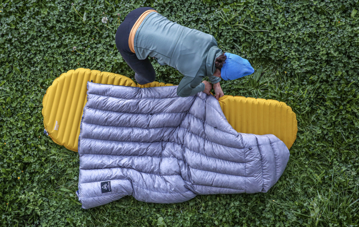 Hyperlite Mountain Gear 20-Degree Quilt (on sleeping pad)