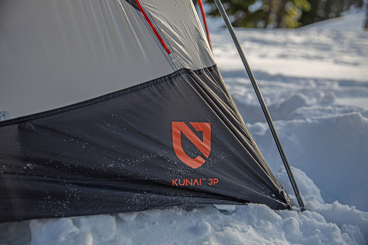 Nemo Kunai 3P tent (bathtub floor closeup)