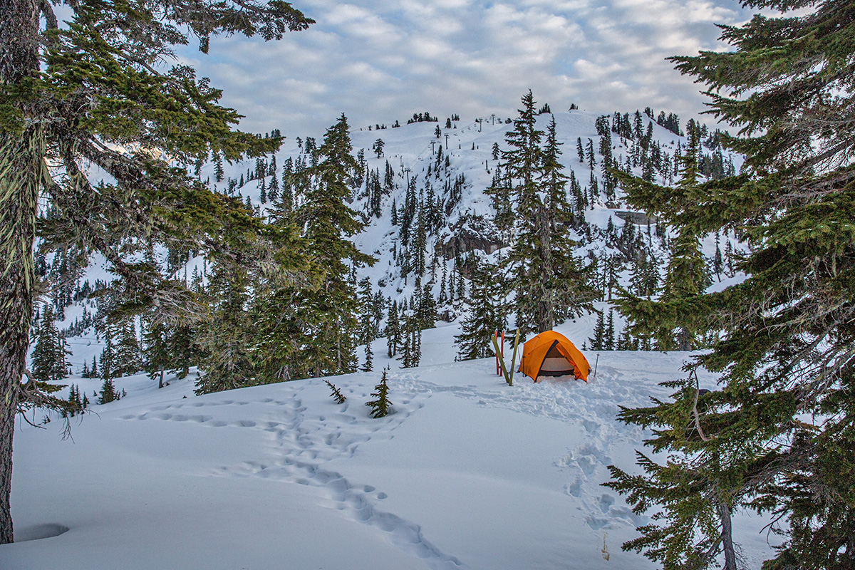 Nemo Kunai 3P tent (wide shot in snowy mountains)