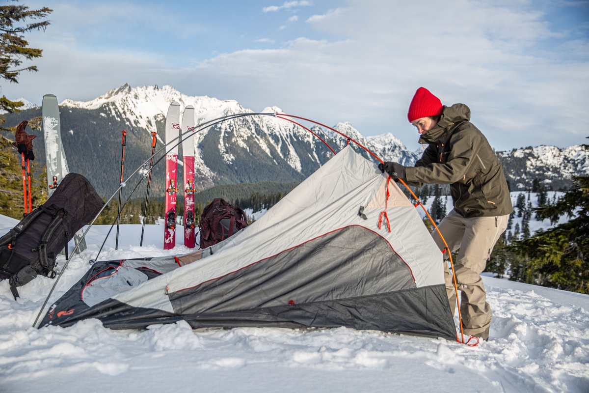 Nemo Kunai 3P tent (setting up in mountains)