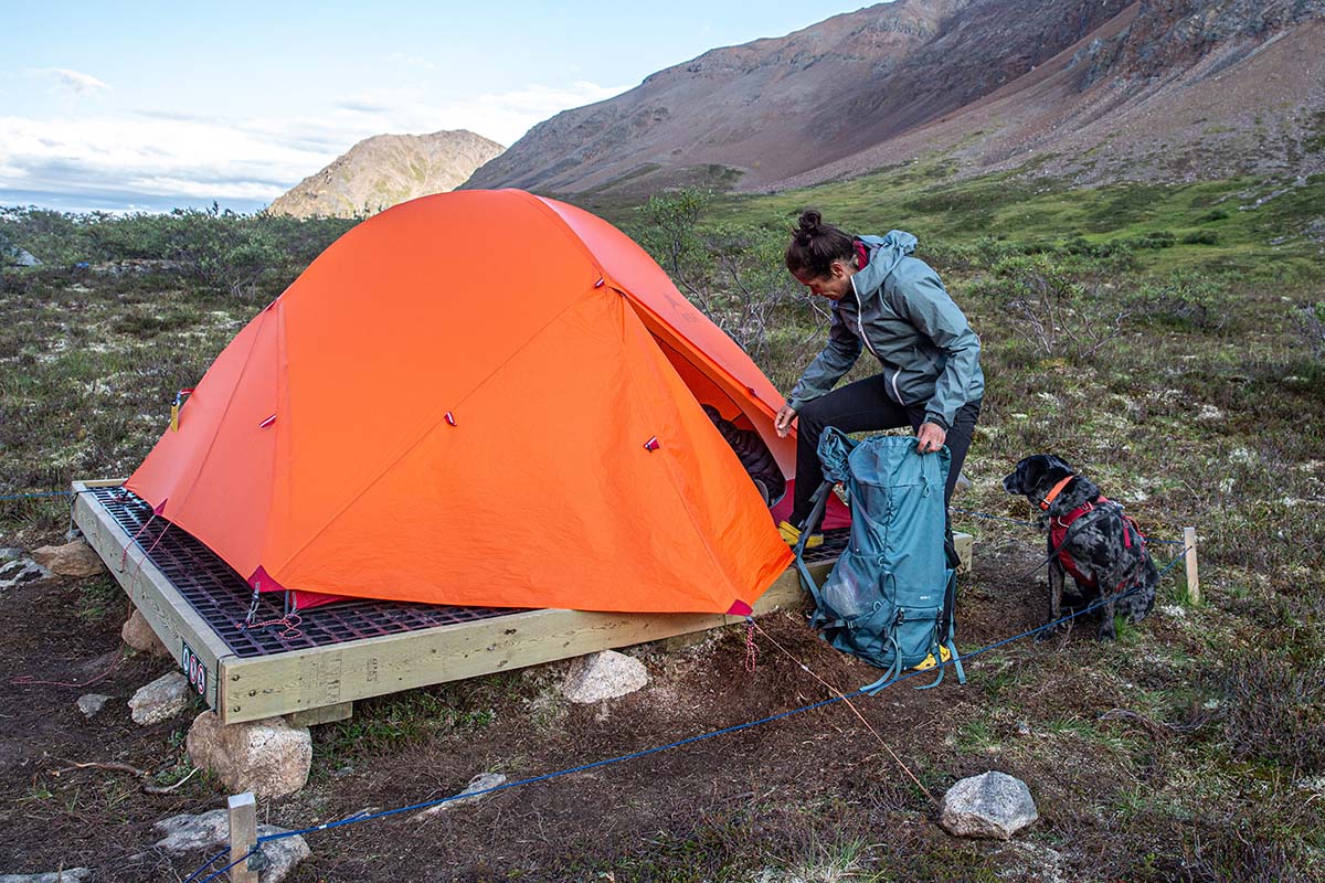 Osprey Renn 65 backpack (loading gear into tent)