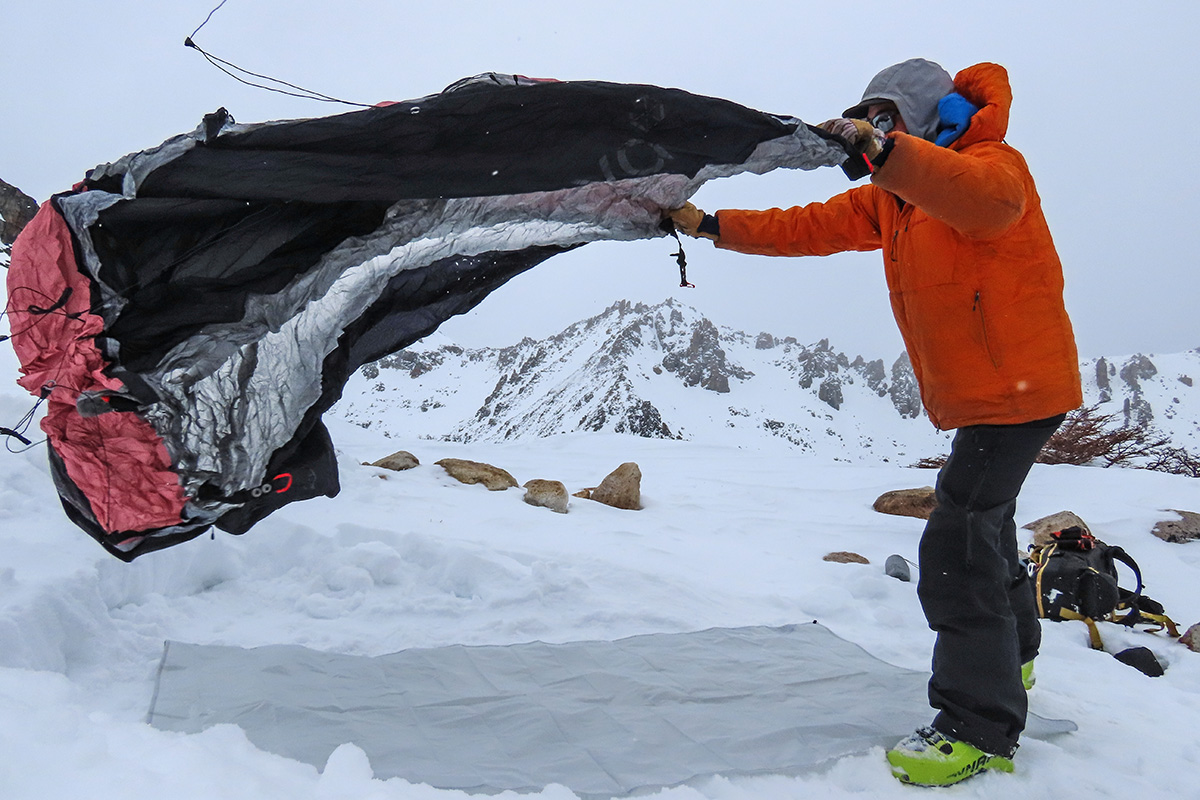 Samaya 2.0 tent (pitching with footprint)