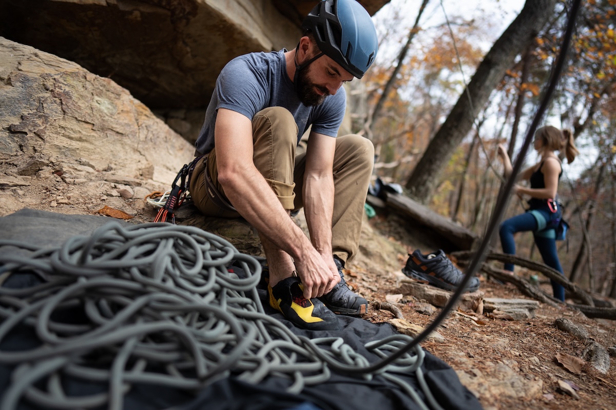 How to Choose Climbing Shoes (velcro shoes)