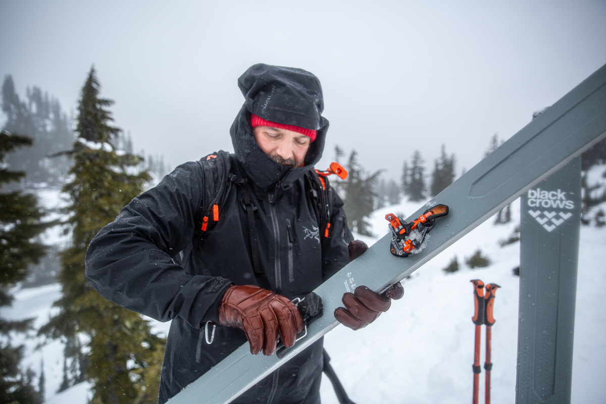 Backcountry ski layering (adjusting bindings in gloves)