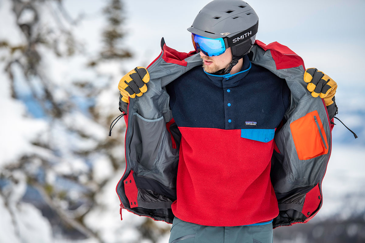 Ski clothing 101: How to stay warm & dry