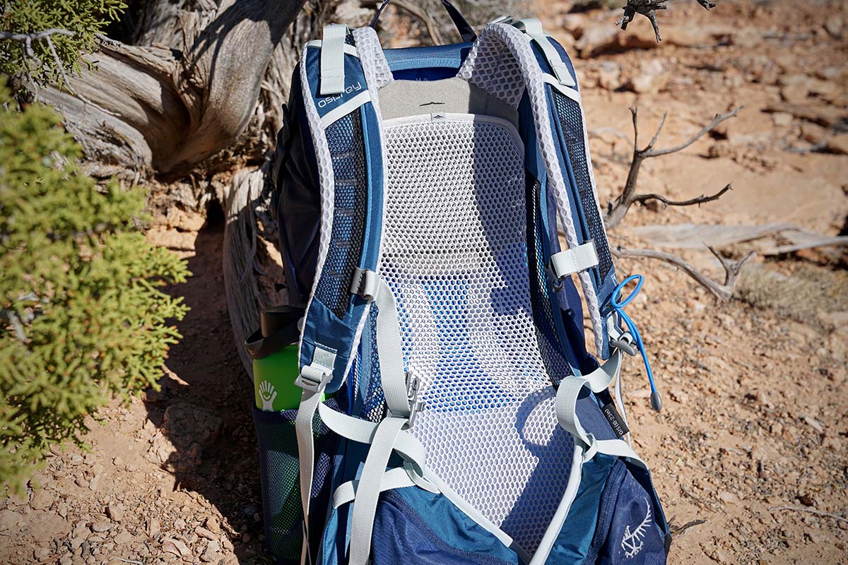 Osprey Stratos 24: La mochila que te «abraza» la espalda 