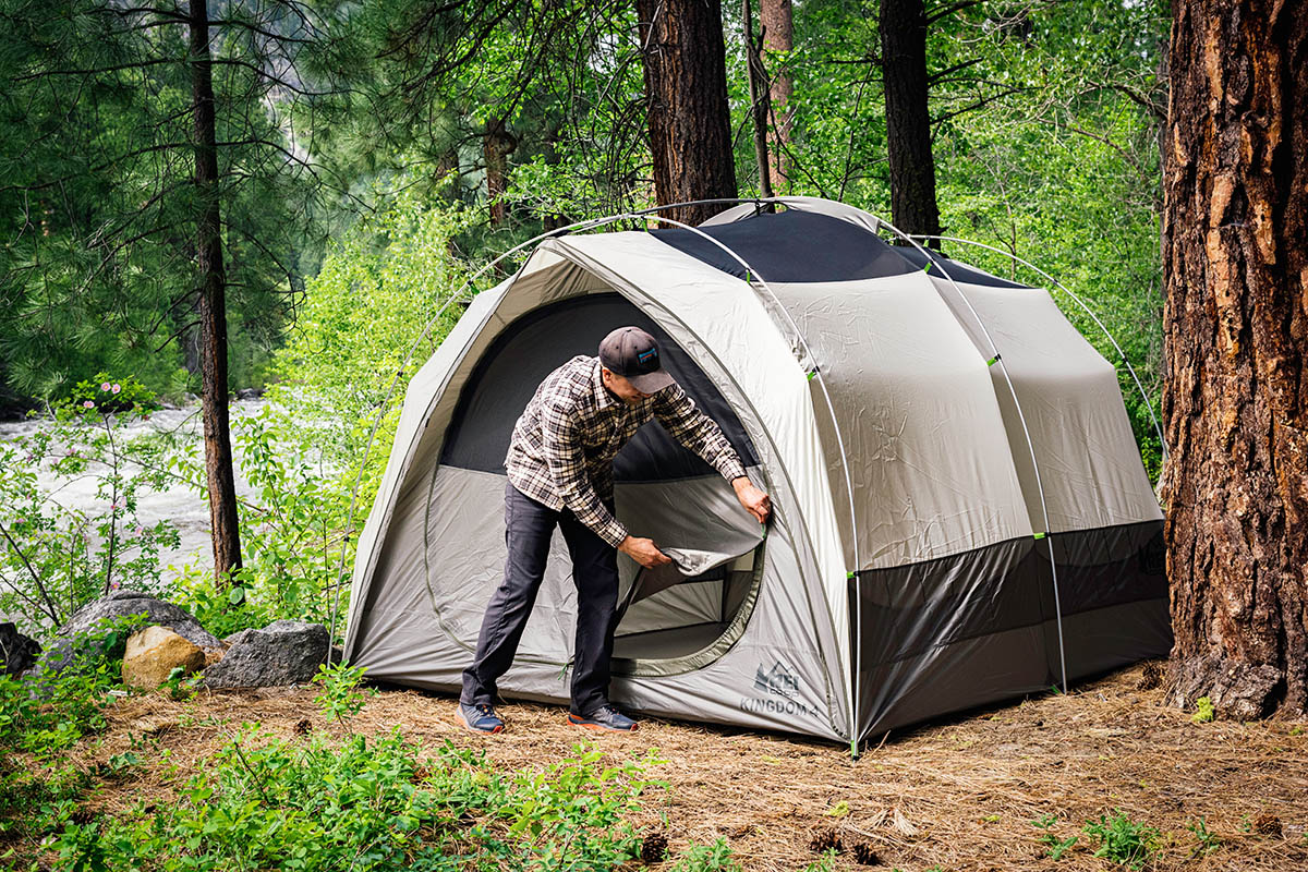 Ремонт палаток. Палатка Camping Tent. Палатка Тревел топ. Best Camp палатки. Поход с палатками.
