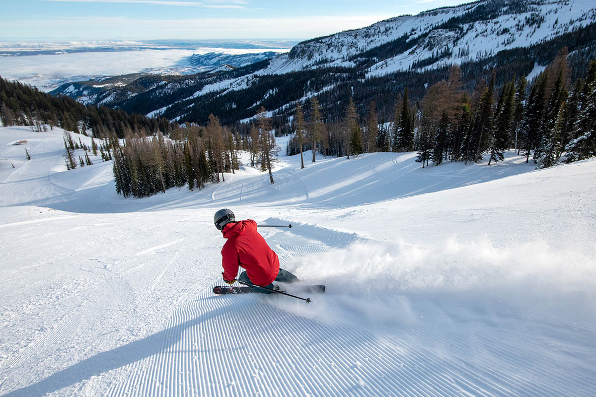 https://www.switchbacktravel.com/sites/default/files/images/articles/Downhill%20Skis%20%28turning%20on%20groomed%20run%29.jpg