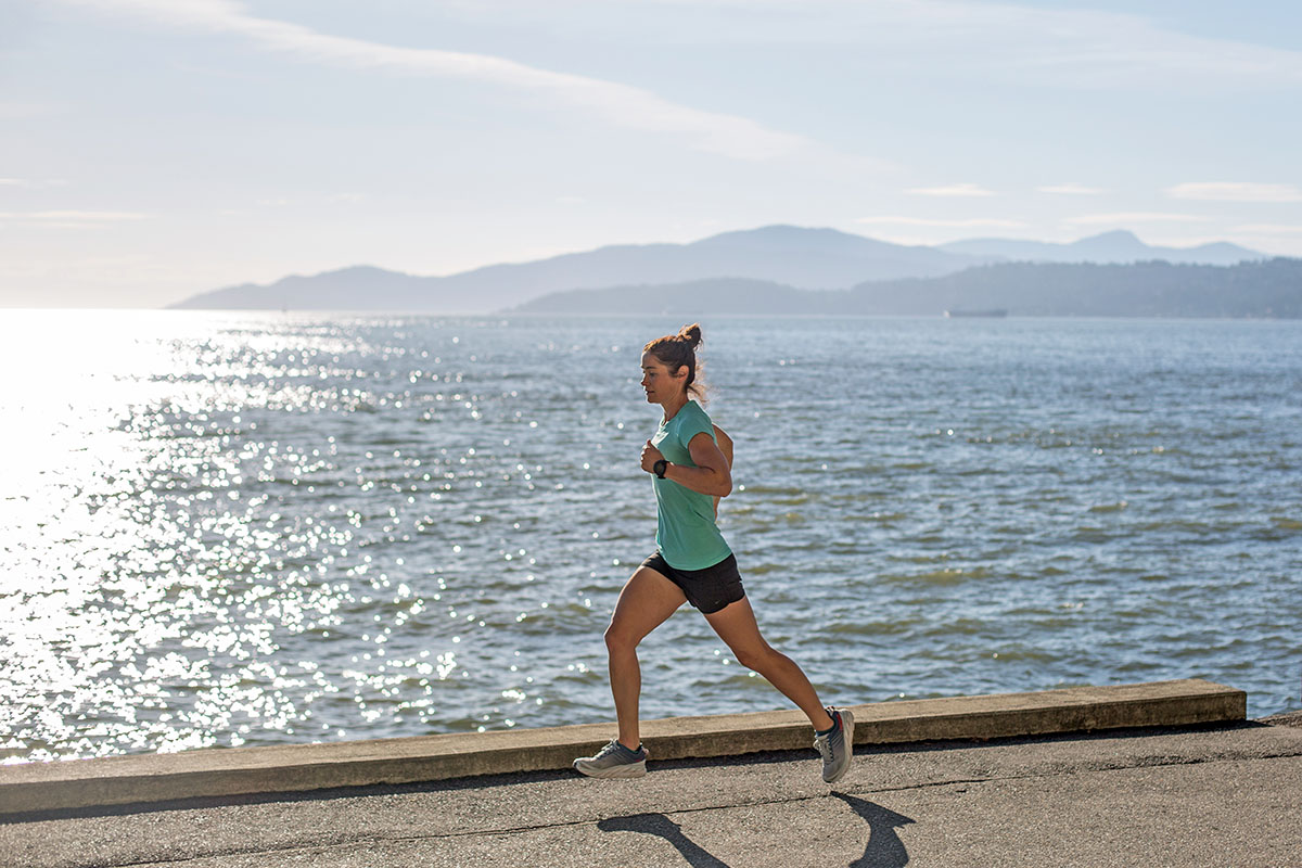 brooks ghost vs hoka clifton