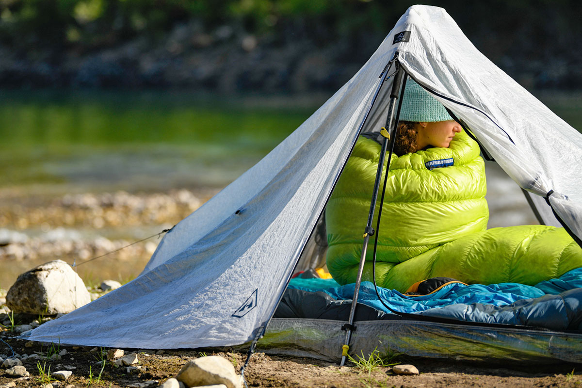 How to Choose a Backpacking Sleeping Bag - How%20To%20Choose%20a%20Backpacking%20Sleeping%20Bag%20(FeathereD%20FrienDs%20Tanager%20sleeping%20bag%20in%20Hyperlite%20Dirigo%20tent)