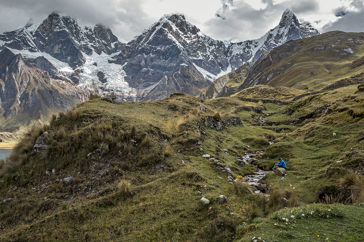 https://www.switchbacktravel.com/sites/default/files/images/articles/How%20to%20Choose%20Water%20Filter%20Purifier%20%28filtering%20water%20in%20Peru%20header%29.jpg