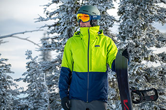 Patagonia 3-in-1 Snowshot ski jacket (standing with snowboard)