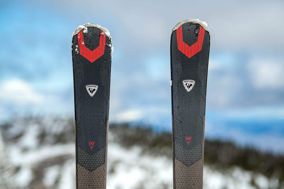 Powder Skis: Get expert tips for skiing - OGSO MOUNTAIN ESSENTIALS