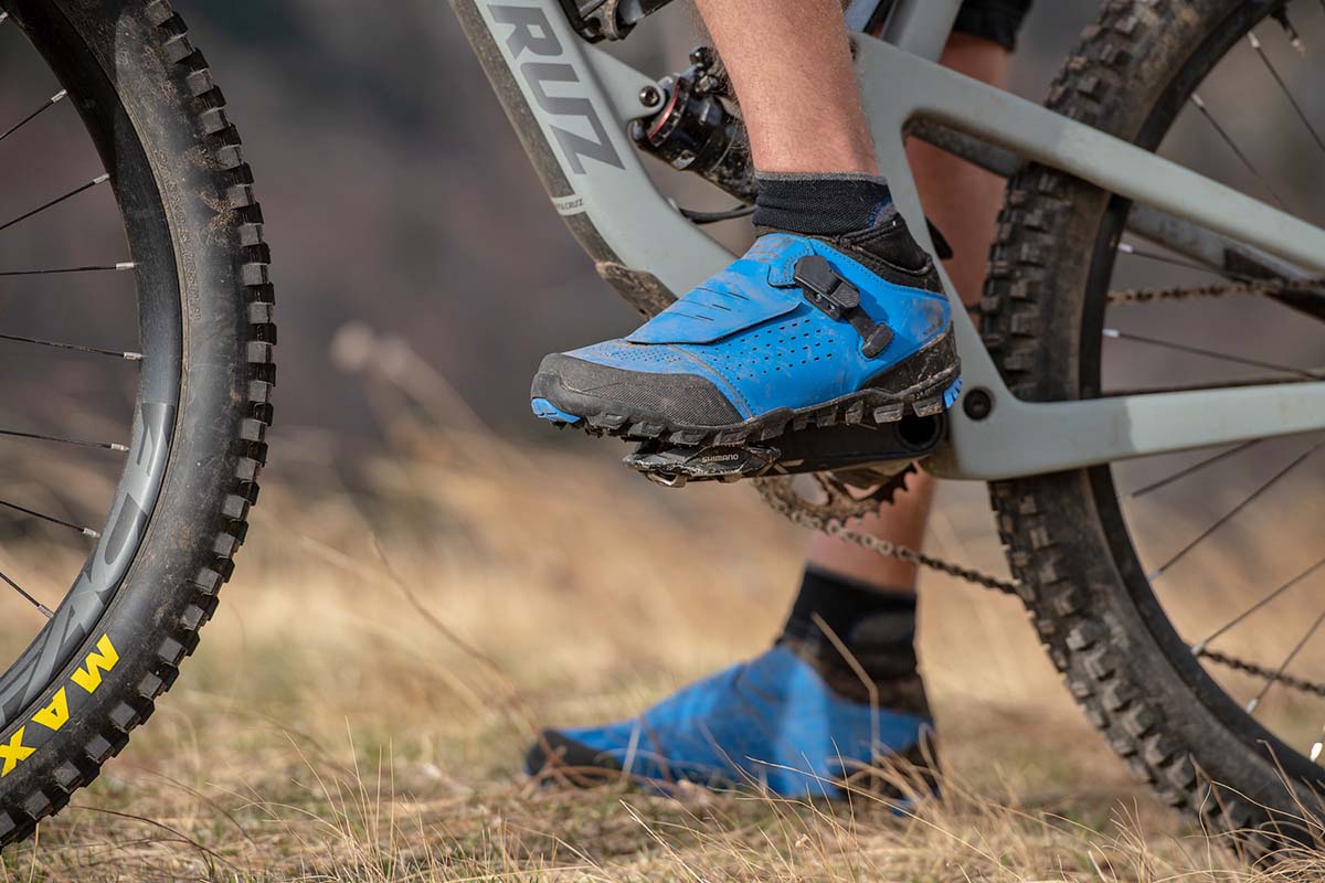 wide mountain bike shoes for flat pedals